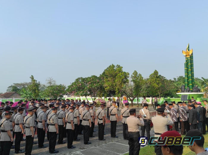 Sambut Hari Bhayangkara ke-80, Polres Klaten Ziarah dan Tabur Bunga di TMP Ratna Bantala